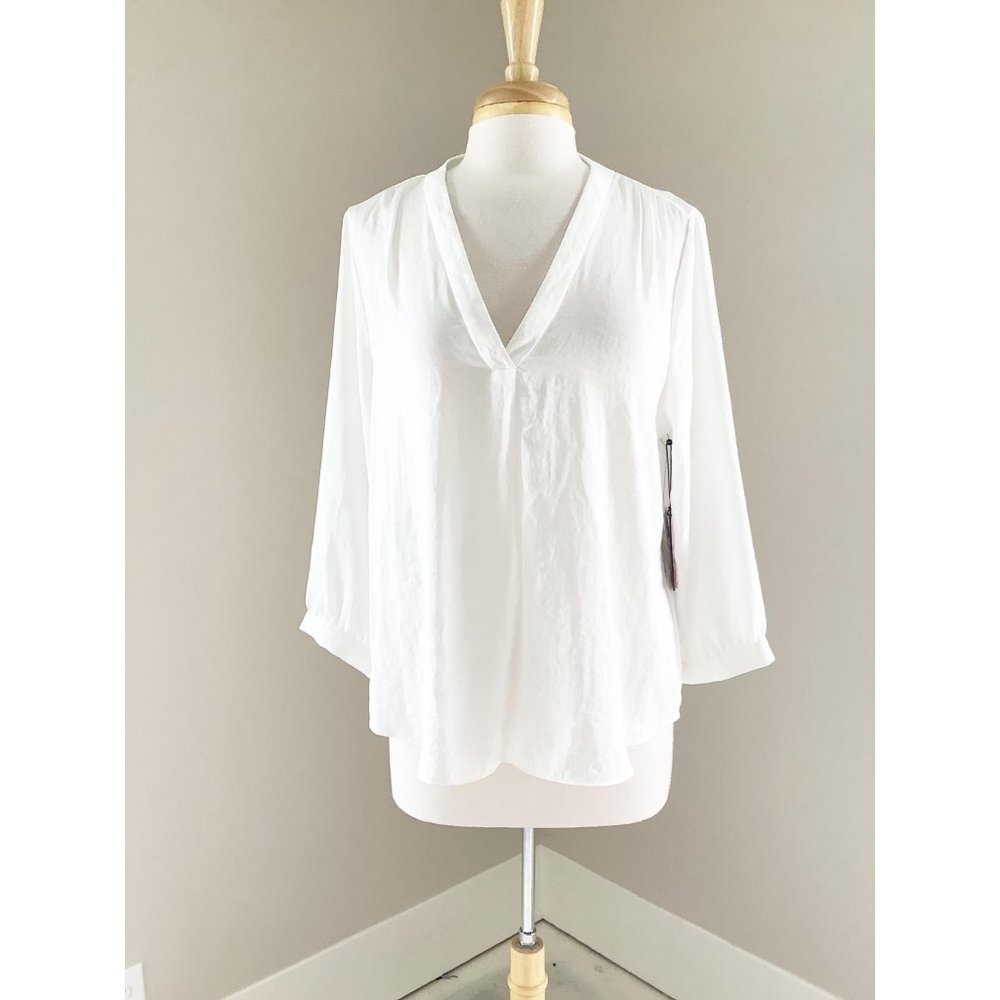 Vince Camuto Women's White V-Neck Long Sleeve Top